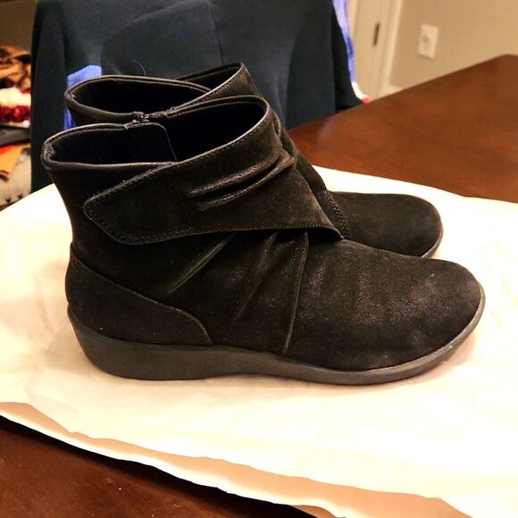 Clarks Cloudsteppers Women's Black Ankle Boots Size 7.5 - Picture 1 of 9